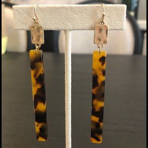 NWT ACETATE RECTANGLE HAMMERED METAL EARRINGS